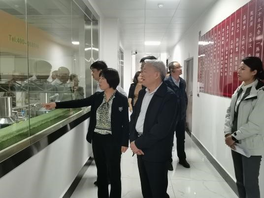 中酒协产研院赴陕西西凤酒股份有限公司调研交流(图3) 中酒协产研院赴陕西西凤酒股份有限公司调研交流(图3)